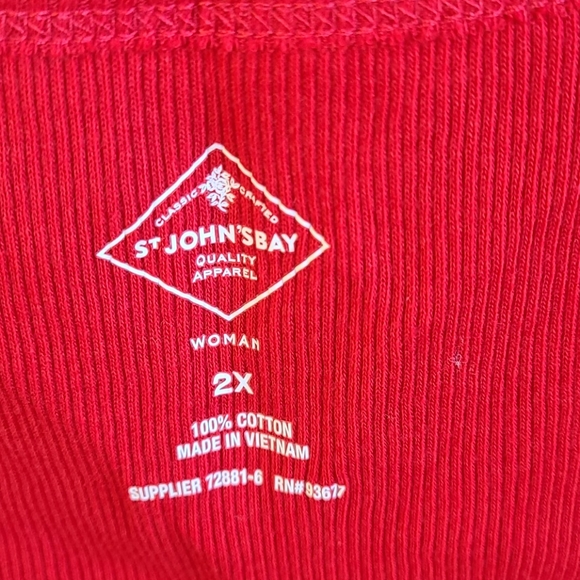 Red sleeveless top - Picture 2 of 4